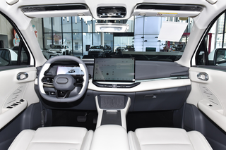 领克06 EM-P新增车型上市，售14.78 万，增外观配色，智能座舱升级图3