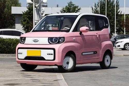 QQ冰淇淋顶配，尺寸小巧好停车，纯电续航170km，售价5.752万