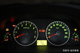 汽车仪表盘发动机故障灯亮黄灯，是什么原因？该如何预防图4