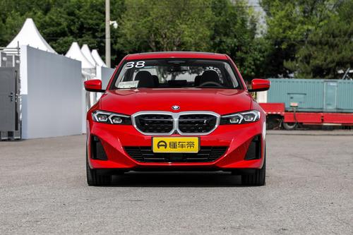 宝马i3 eDrive 35 L，6.2秒破百，纯电续航526KM,售价35.39万