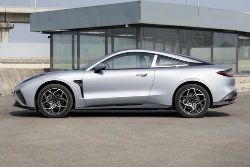 年轻人开得起的跑车，加速猛，动力足，破百3.7s，长续航，真香！