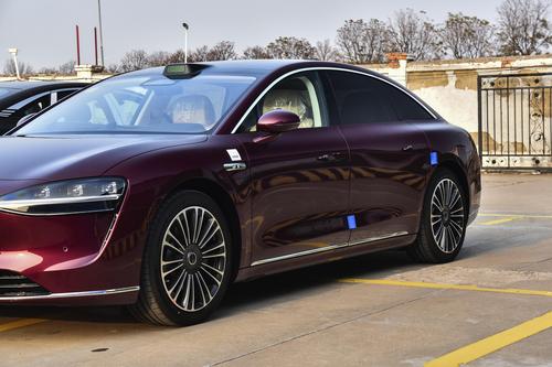 C级轿跑，3.9秒破百+800V快充，带华为智驾，还看“56E”？