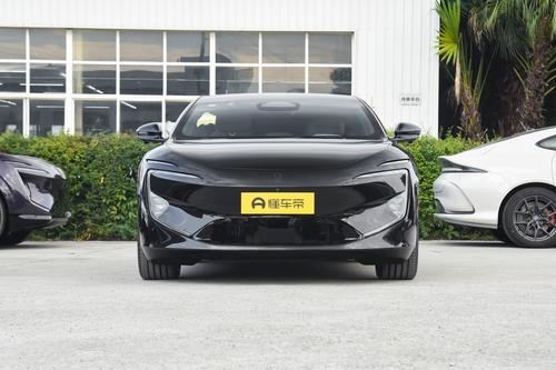 阿维塔12：纯电续航705km，3.8s破百，比较智界S7如何？