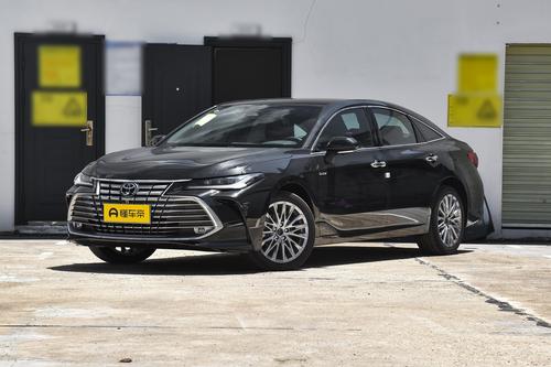 年终购车，B级车市场的"两强"之争，亚洲龙VS迈腾，你怎么选？