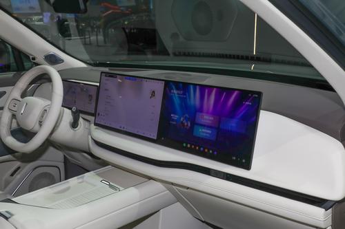 被低估的国产好车，无图NOA+4DHT插混，车长超5米1，也有冰箱彩电