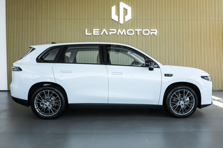 零跑C10销量暴增，单月卖出1.2万辆，想过年开走趁早下手图2