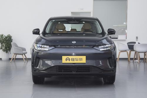 不到15万，入门就带自动泊车，轴距2930mm，零跑C11究竟有多卷？