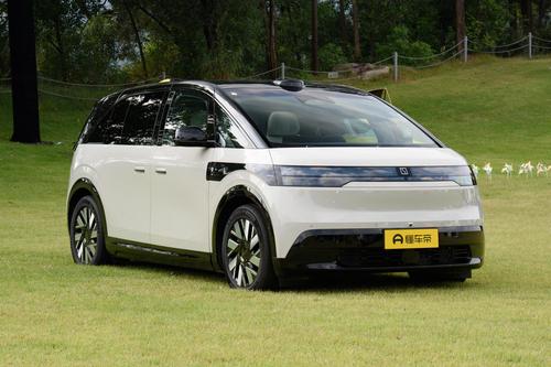 MPV新选择，标配8295芯片+激光雷达，还是轴距超3米的大五座！