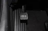 脚踏式驻车