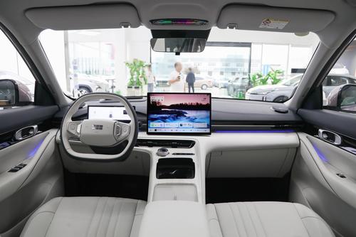 吉利新款SUV要来了，400V平台+魅族车机，预售12.3万元起，能火？