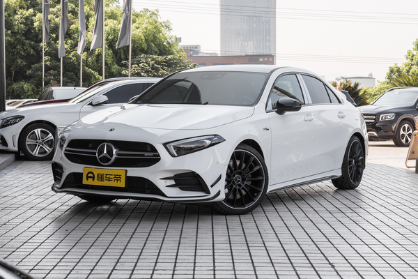 奔驰A级AMG 2020款 AMG A 35 L 4MATIC方向盘材质_内部配置图