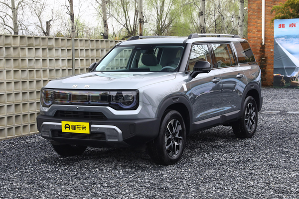 北京越野BJ30 2024款 1.5T DHT魔核电驱标准版厂商_基本信息图