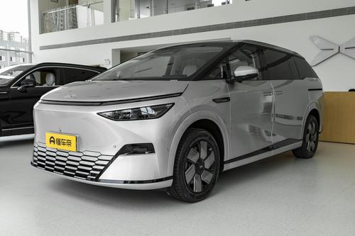 轴距超3.1米配七座椅，有800V快充，限时0息0首付，解析小鹏MPV