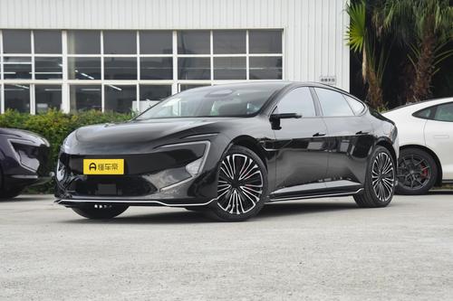 轴距超3米，配鸿蒙系统，阿维塔12实力如何？