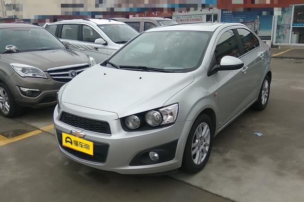 爱唯欧 2013款 两厢 1.6L MT SX 风尚影音版环保标准_发动机图