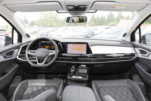 外观霸气，车长超5米，2+2+2座椅布局，大众揽境值得入手