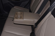 后排中央扶手