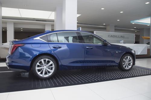 宝马3系的老对手，纵置后驱+10AT+AKG音响，降价8万，带劲不？