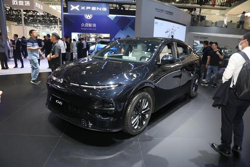 小鹏G6较上劲了，推出“黑武士”配色，标配800V快充，竞争Model Y