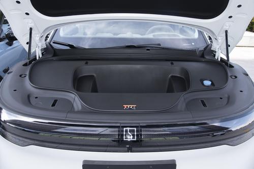 定位中型SUV，配800V快充，轴距2925mm，解读极氪7X实力如何