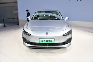 优惠后10.98万起，轴距2810mm+百公里油耗4.79L，荣威D7 DMH香吗？图2