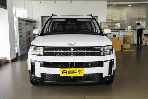 主打城市轻越野，方盒子造型，搭2.0T+8AT动力，来看全新一代胜达