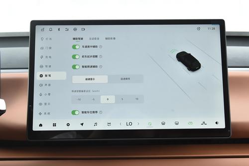 亲民版理想L8，增程大6座+激光雷达，售价不到18万，这SUV得劲不