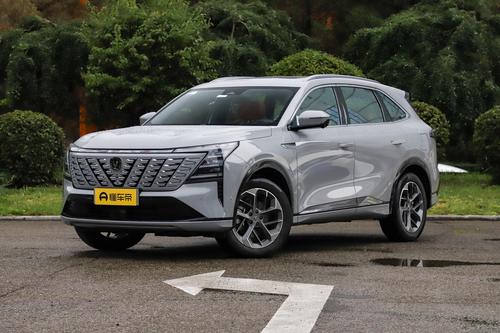 第四代长安CS75 PLUS：全系爱信8AT，1.5T爆192马力，轴距2800mm!