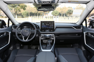 燃油版威兰达四驱车型，提供两套四驱系统选择，起售价20.78万图2