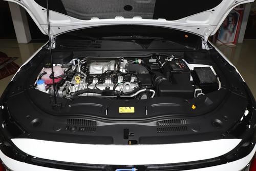 降至7.59万起，涡轮动力+轴距2米8，还能终身质保，这车真带劲！