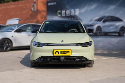 中大型轿车零跑C01与奥迪A6L该怎么选？