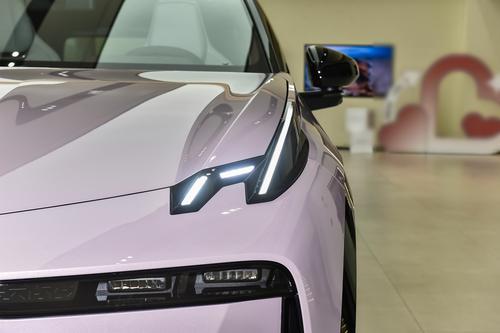 限时售价13.5万，5.8s破百，420km续航+400V快充，可选冰箱，值吗