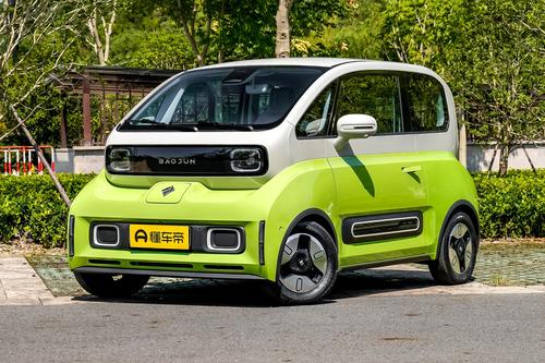 6.98万起，四轮独悬，支持快充，续航305km，体验宝骏KiWi EV