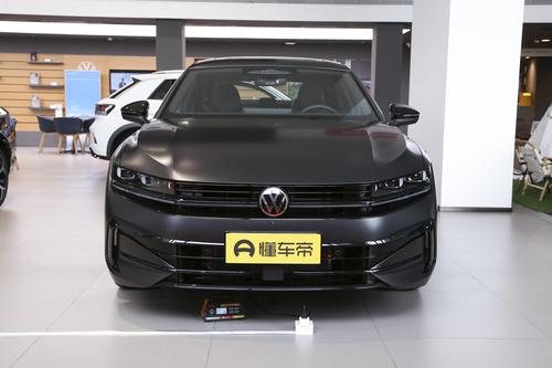 配三块屏+高阶智驾，轴距2871mm，迈腾这款车如何？