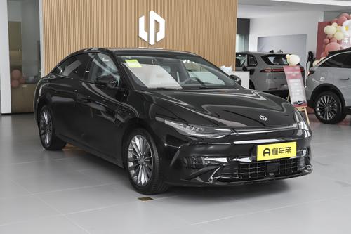 15万买纯电轿跑，625km续航+无边框车门，实力如何？