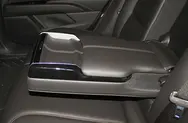 后排座椅中央扶手