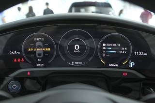 新车｜5.4秒破百，对标奔驰EQS，保时捷Taycan亮相海口车展图6
