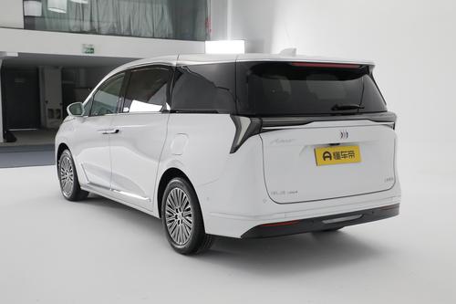 别克GL8陆尊PHEV启动交付，插电混动版能否助其夺回MPV市场王座？