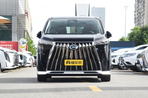 不用一直盯着腾势D9，这款MPV配2.0T插混，续航1032km，雄狮前脸