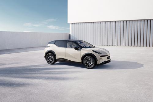 限时价17.9万起，免费选配车载冰箱，新款极氪X上市