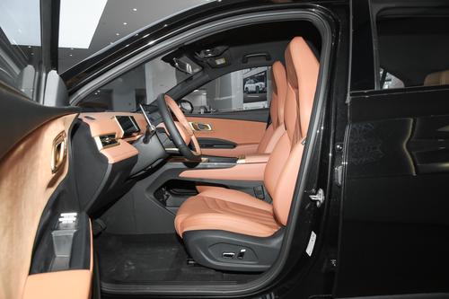 定位紧凑型SUV，纯电续航501km，带你看2025款哪吒X表现如何！