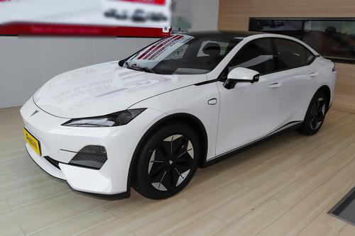 新车 | 续航515公里/一口价11.99万元，深蓝SL03纯电经典版实车到店