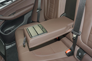 第二排中央扶手