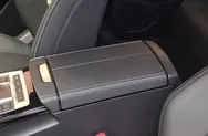 前排中央扶手
