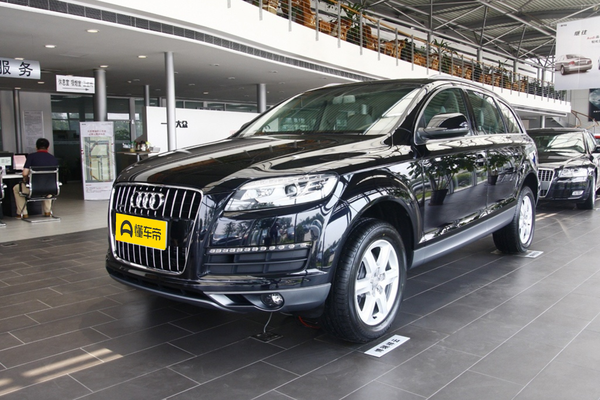 奥迪Q7 2010款 3.6 FSI quattro 基本型后排座椅放倒比例_座椅配置图