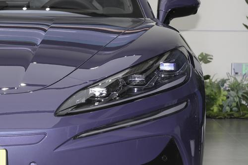 C级轿跑，可油可电，3.6秒破百，喝92油，还带前后车载冰箱