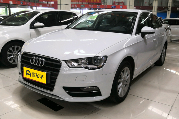 奥迪A3 2014款 Sportback 35 TFSI 自动进取型方向盘材质_内部配置图