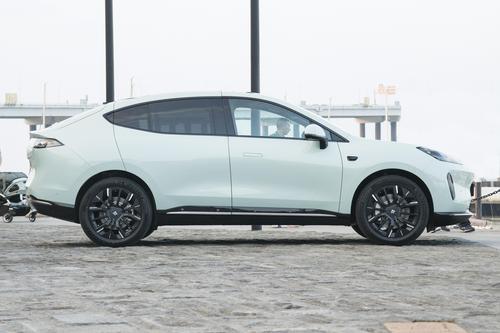 续航810km，配女王副驾和鸥翼门，昊铂HT值得买吗？