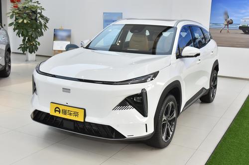 解读银河L7，配1.5T插混动力，综合续航达1370km，家用值得选吗？