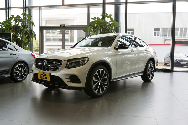 奔驰GLC轿跑 2017款 GLC 300 4MATIC 轿跑SUV前/后扶手_座椅配置图